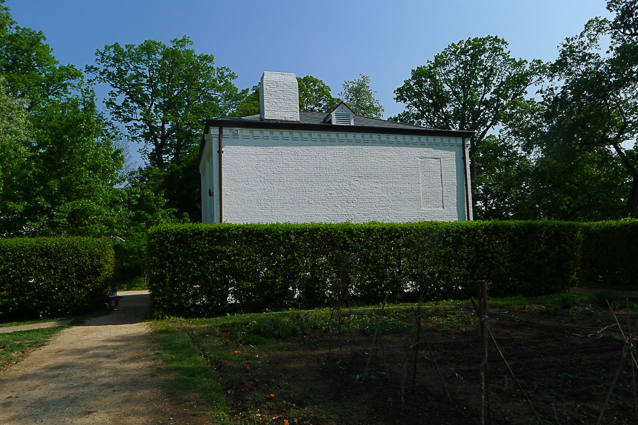 MUSEUM BUILDING AT ARLINGTON HOUSE IN ARLINGTON NATIONAL CEMETERY image 2